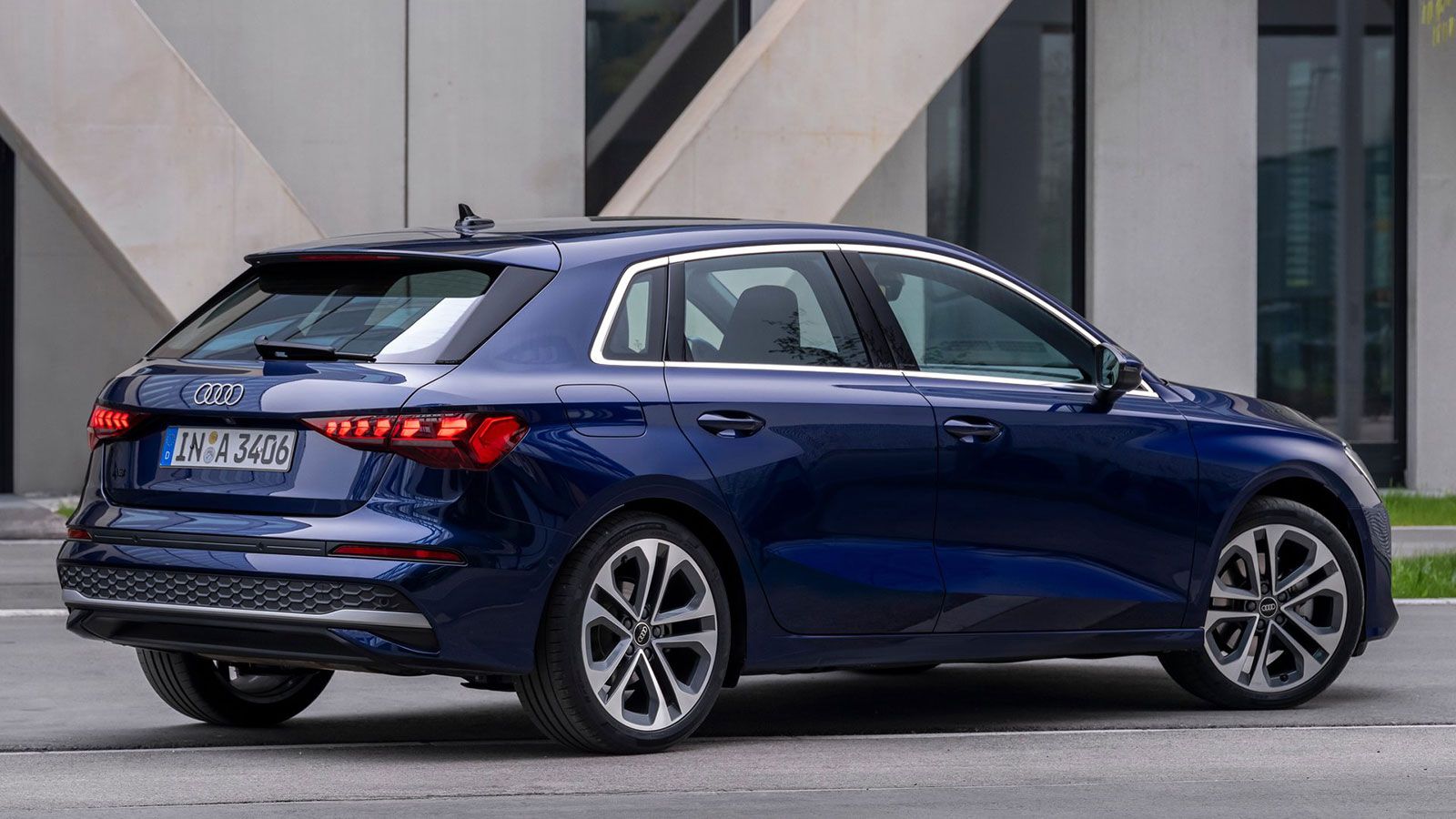 Συγκριτικό: DS No4 Hybrid 145 PS VS Audi A3 sportback Hybrid 150 PS